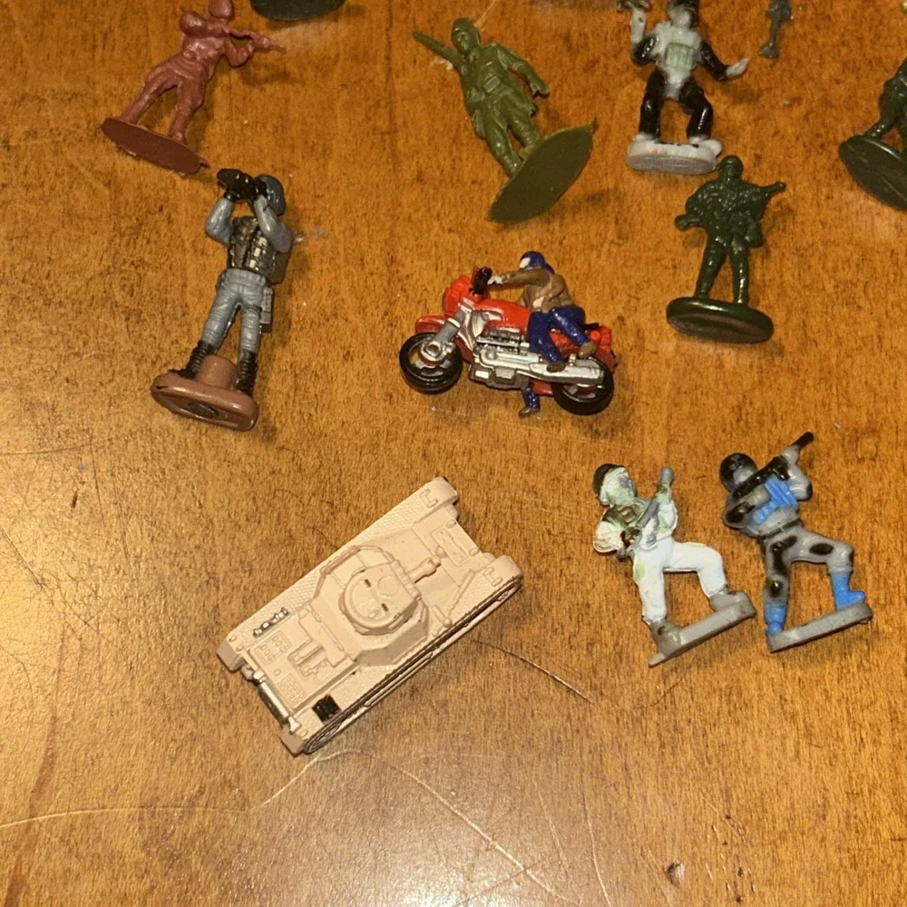 Miniature Army Men Fogure & Vehicle Soma Lot B1